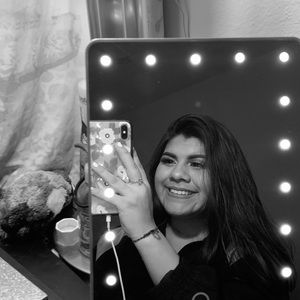 Meet your Posher, Alejandra